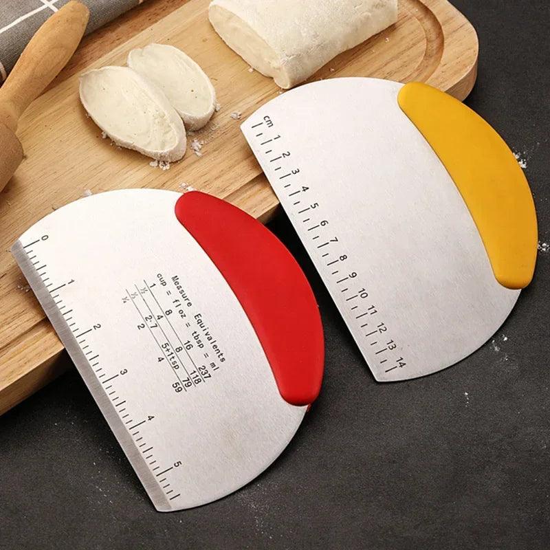 coupe-pâte, grattoir à pâtisserie